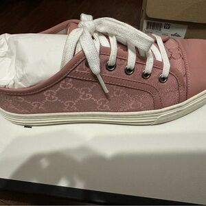 Gucci, pink logo sneakers